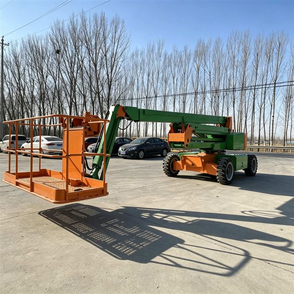 Boom Lift yang digerakkan sendiri